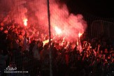جنگ روانی هواداران نساجی مقابل پرسپولیس با دود +فیلم