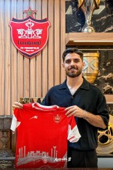 عکس| عمری با پرسپولیس ۴ ساله تمدید کرد