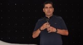 منت گذاشتن گزارشگر فوتبال بر سر مردم به خاطر پخش غیرقانونی فوتبال‌های بی کیفیت!